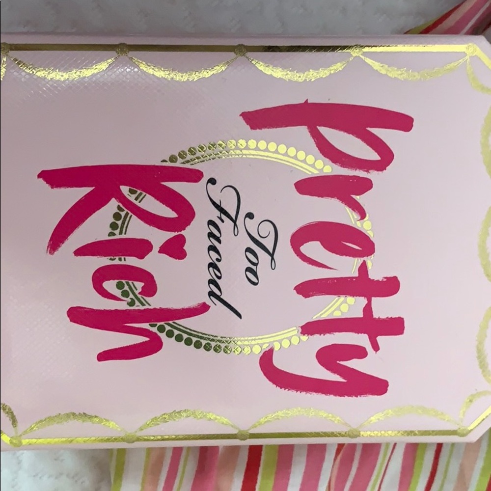 Too faced pretty rich palette